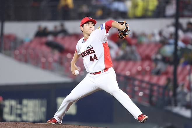 8일 광주 삼성전에서 역투하는 베테랑 이태양의 모습. KIA 제공