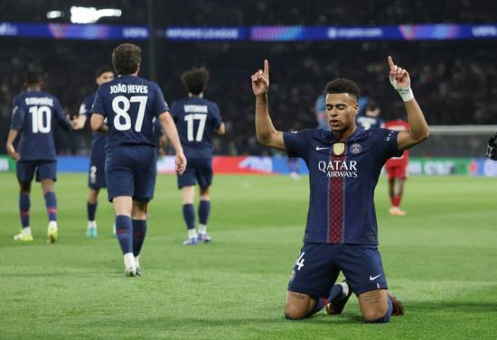 이강인의 소속팀 파리 생제르맹(PSG)이 9일 오전(한국시각) 열린 리버풀과의 유럽축구연맹(UEFA) 챔피언스리그(UCL) 8강 1차전에서 2-0으로 승리해 4강행 가능성을 높였다. 사진은 이날 선제골을 기록한 데지레 두에가 환호하는 모습. /로이터=뉴스1