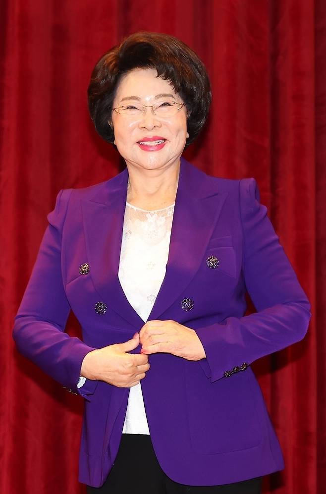 이길여 가천길재단 회장이 3월25일 인천 남동구 가천대 길병원 암센터에서 열린 ‘가천 이길여 길’ 명예도로명 지정 기념 제막식에서 인사하고 있다. 연합뉴스