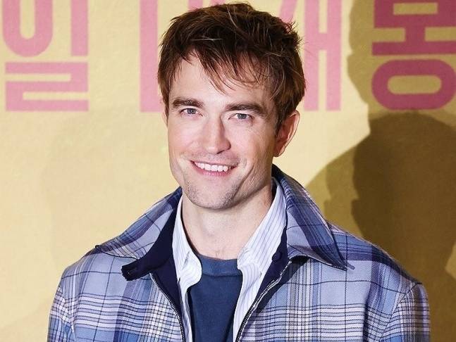 배우 로버트 패틴슨이 20일 오전 서울 용산구 CGV 용산아이파크몰에서 열린 봉준호 감독의 신작 영화 ‘미키 17’ 기자간담회에서 인사말을 하고 있다. 2025.1.20 연합뉴스