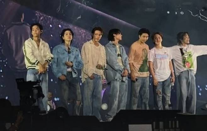 그룹 방탄소년단 멤버들이 월드투어 포문을 열었다 / 사진=뷔 SNS