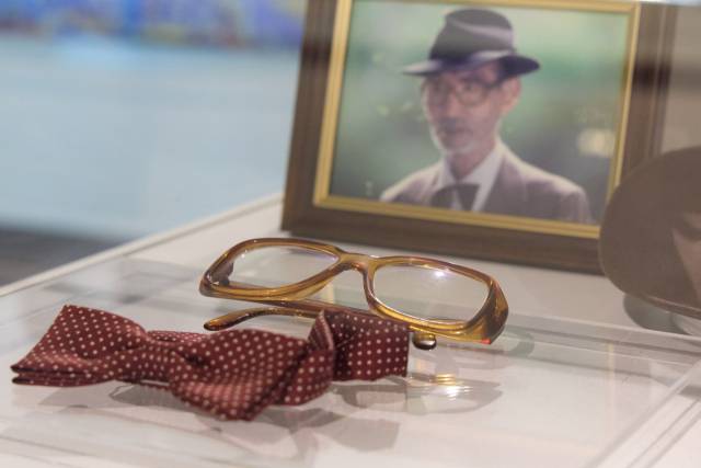 김춘수 유품전시관 실내 모습. 선생이 생전 사용하던 가구와 옷가지 등 약 330점이 전시돼 있다./통영시/