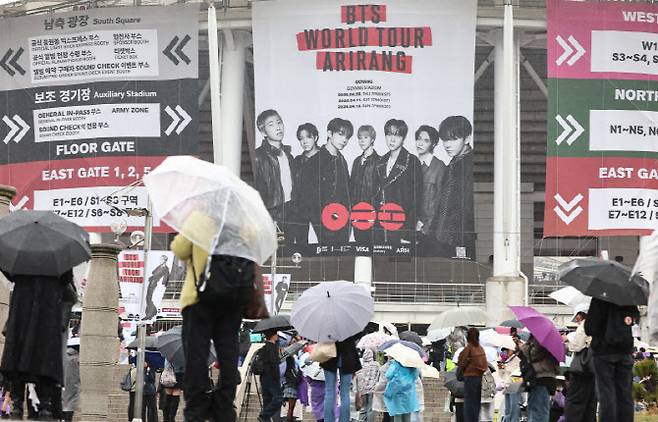 9일 고양종합운동장 주경기장에서 방탄소년단의 새 월드투어 '아리랑' 첫 공연이 열렸다.(사진=뉴스1)