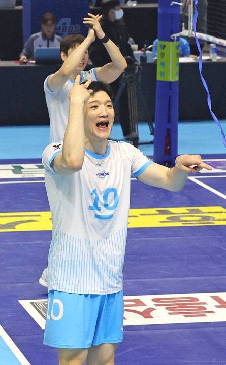 우승이 확정된 뒤 기뻐하는 대한항공 정지석. 사진=연합뉴스