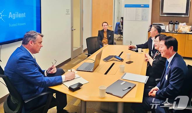 김정겸 총장을 비롯한 충남대 방문단은 Agilent Technologies 본사를 방문해 August Specht SVP 겸 CTO 등 관계자와 면담을 통해 협력 확대 방안을 논의했다. (충남대학교 제공.재판매 및 DB금지)/뉴스1