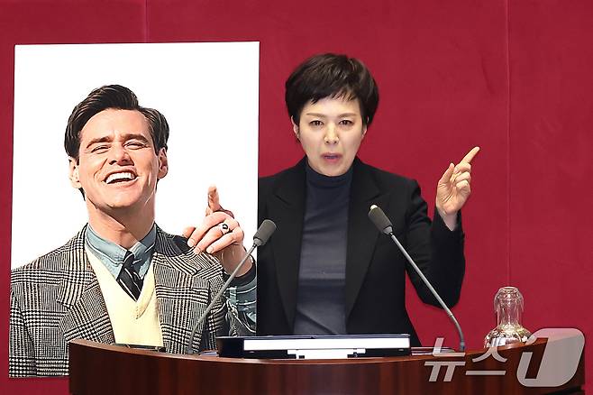 김은혜 국민의힘 의원이 10일 서울 여의도 국회에서 열린 제434회국회(임시회) 3차 본회의에서 2026년도 제1회 추가경정예산안(정부)에 대한 토론을 하고 있다. 2026.4.10 ⓒ 뉴스1 신웅수 기자