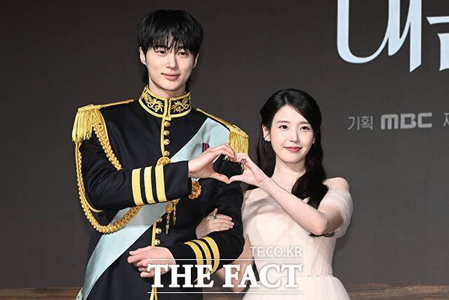 배우 변우석(왼쪽)과 아이유가 MBC 새 금토드라마 '21세기 대군부인'으로 호흡을 맞춘다. /김성렬 기자