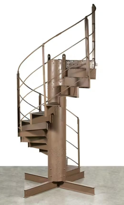 프랑스 파리를 대표하는 랜드마크인 에펠탑의 계단 일부가 다음 달 경매 시장에 등장한다. 사진=아트큐리알 공식 홈페이지