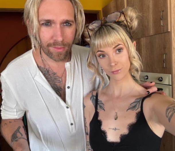 남성들의 몸매를 평가해주며 한 달에 1000만원이 넘는 수익을 올리는 여성 모델이 화제다. 사진=더선