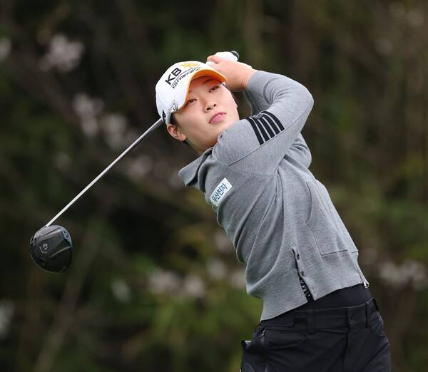2026년 한국여자프로골프(KLPGA) 투어 iM금융오픈에 출전한 장타자 방신실 프로가 1라운드에서 경기하는 모습이다. 사진제공=KLPGA (사진을 무단으로 사용하지 마십시오.)