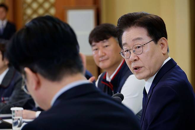 이재명 대통령이 10일 청와대에서 열린 민주노총 초청 간담회에서 발언하고 있다. 청와대사진기자단