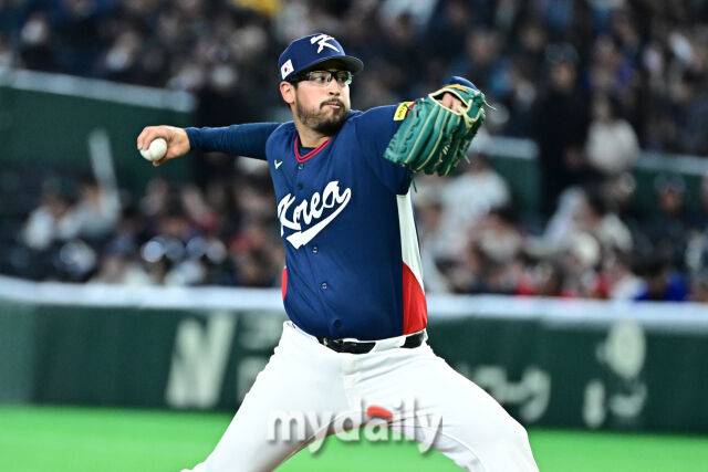 9일 일본 도쿄돔에서 열린 2026 월드 베이스볼 클래식(WBC) 조별리그 한국-호주 경기. 더닝이 7회말 마운드에 올라 힘차게 투구하고 있다./마이데일리