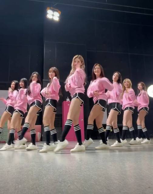 사진=아이오아이 인스타그램