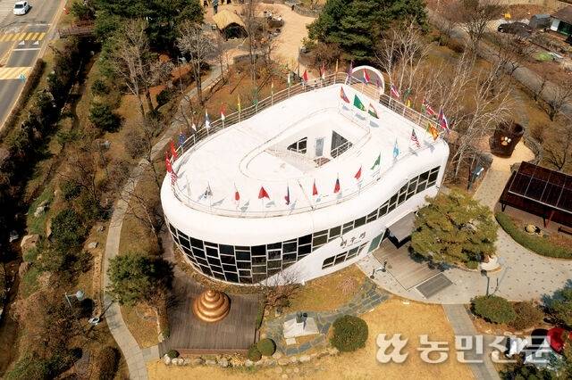 경기 수원시 장안구의 변기 모양 화장실 박물관 ‘해우재’. 수원=김원철 프리랜서 기자