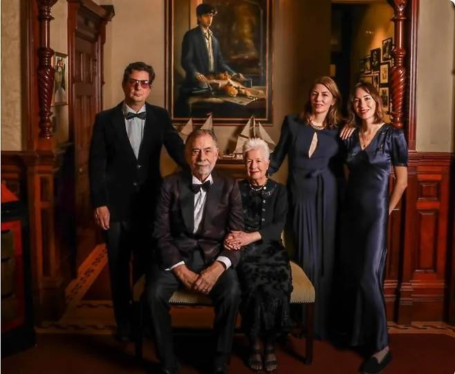 코폴라 감독과 가족. 홈페이지