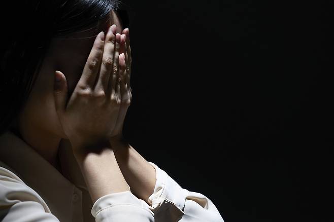 우울증 뇌 기능 장애로 인한 뇌 질환으로, 전문가들은 개인의 의지 부족으로 바라봐서는 안 된다고 설명한다. 게티이미지뱅크