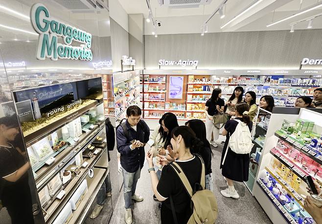 올리브영 강릉타운점 내 강릉 특산물 활용 제품을 판매하는 지역특화존. 사진 제공=CJ올리브영