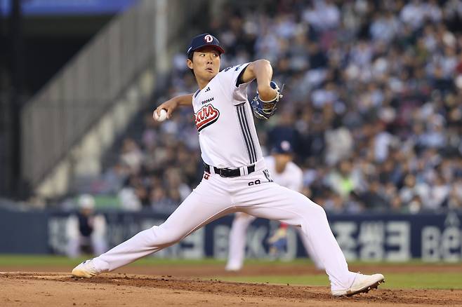 두산 선발진의 희망으로 떠오른 최민석이 8일 잠실 키움전서 역투하고 있다. 사진제공|두산 베어스