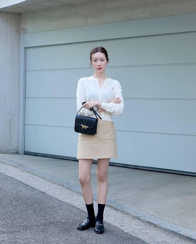 포즈를 취하고 있는 배우 차정원. 사람엔터테인먼트 제공