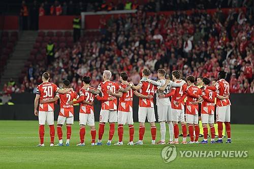 마인츠가 10일(한국시간) 독일 마인츠에 있는 메바 아레나에서 열린 스트라스부르(프랑스)와의 2025-2026시즌 유럽축구연맹(UEFA) 콘퍼런스리그 8강 1차전에서 2-0으로 승리했다. 이재성이 빠진 가운데 마인츠는 일본 국가대표 미드필더 사노 가이슈의 맹활약 속에 승리하며 4강 진출에 유리한 고지를 점했다. 이재성은 2월 독일 매체 '빌트'와 인터뷰에서 팀의 목표는 (콘퍼런스리그) 우승이다라며 우승에 대한 열망을 드러낸 바 있는데 동료들이 자신이 없는 가운데 더 높은 곳을 향하기 위한 발판을 마련해줬다. 연합뉴스