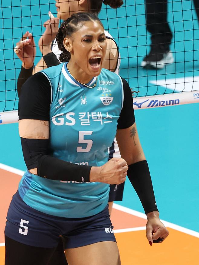 2025~26 V리그 여자부 GS칼텍스와 한국도로공사의 챔피언결정전 3차전 경기가 5일 서울 장충체육관에서 열렸다. 1세트 실바가 연속으로 득점에 성공한 후 포효하고 있다. 장충=김민규 기자 mgkim1@edaily.co.kr /2026.04.05/