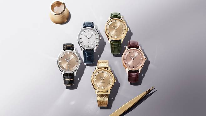 오메가의' 컨스텔레이션 옵저버토리' 컬렉션은 독립 공식 인증 기관인 '프리시전 래버러토리' 테스트를 통해 마스터 크로노미터 인증을 획득한 최초의 투핸즈 시계다. 사진 오메가