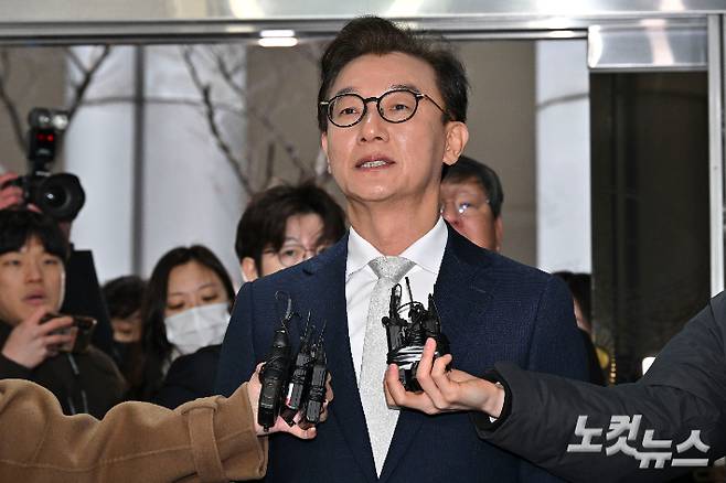 전재수 의원은 통일교 금품 수수 의혹과 관련한 사법 리스크에서는 벗어났지만, '면죄부 수사'라는 정치적 공방에서는 여전히 자유롭지 않다는 분석이 나온다. 류영주 기자