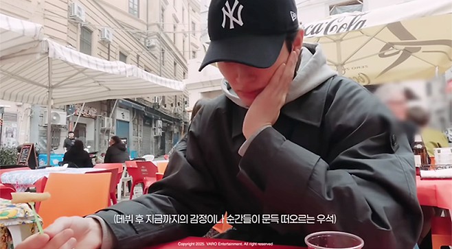 런웨이 뒤 20만원의 일당은 목적지가 아닌 연기라는 본질에 닿기 위해 반드시 거쳐야 했던 정거장이었다. 유튜브 채널 ‘VARO Playlist’ 캡처