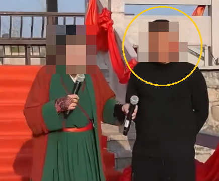 아내가 잠시 화장실을 비운 사이 솔로 맞선 무대에 올라 싱글 행세를 한 50대 중국 남성이 현장에서 아내에게 들통나 망신을 당하는 사건이 발생했다. 웨이보