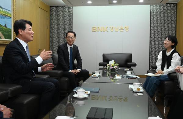 김태한 BNK경남은행장이 9일 창원시 마산회원구 석전동 본점 은행장실에서 인터뷰하고 있다./김구연 기자