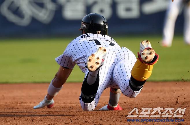 11일 잠실구장에서 열린 LG와 SSG의 경기. LG 박해민이 2루를 파고들고 있다. 잠실=박재만 기자 pjm@sportschosun.com/2026.04.11/