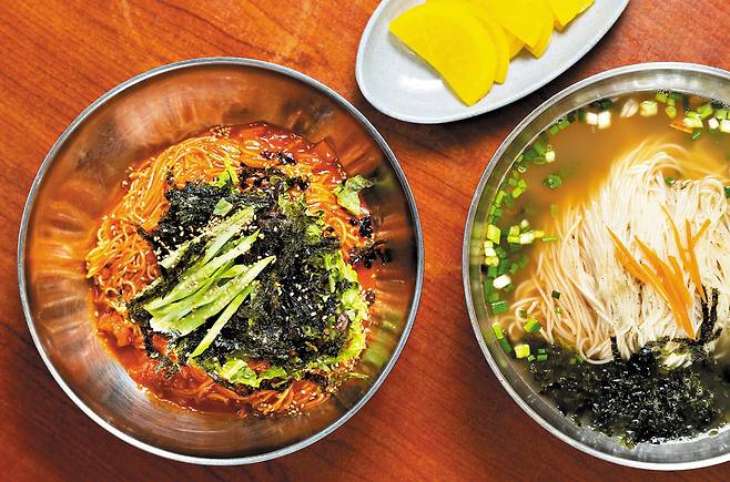 서울 서대문구 유진분식의 비빔국수와 잔치국수 /양수열 영상미디어 기자