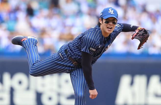 삼성 라이온즈 투수 원태인이 12일 열린 KBO리그 대구 NC 다이노스전에서 선발 등판해 역투하고 있다. 삼성 라이온즈 제공