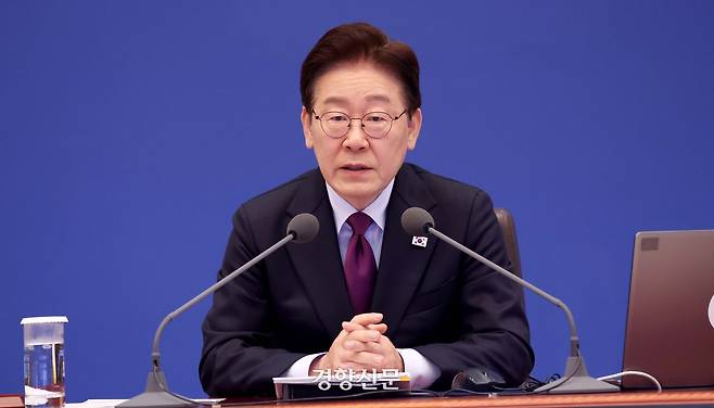 이재명 대통령이 지난 9일 청와대에서 열린 수석보좌관회의에서 발언하고 있다. 청와대사진기자단