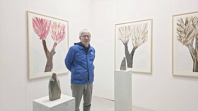 PKM 갤러리에서 정현 작가(사진)는 조각과 회화 등 다채로운 신작을 통해 자연의 역동적인 생명력과 치유의 힘을 드러냈다. 이나경기자