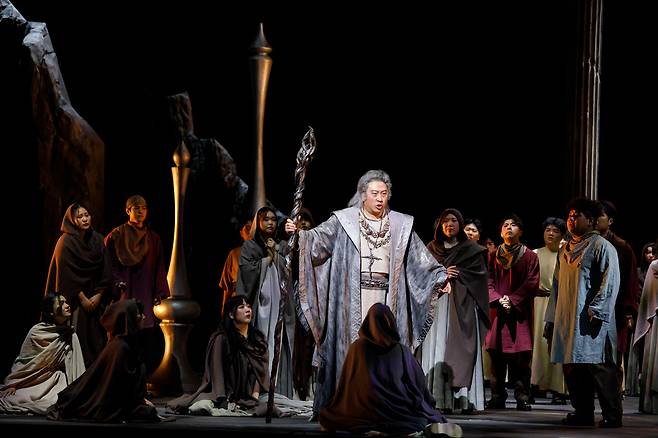 유대 민족 대제사장 자카리아로 열창하고 있는 베이스 임채준. 세종문화회관 제공