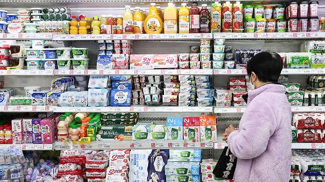 6일 서울의 한 대형마트에 유제품이 진열되어 있다. 뉴스1