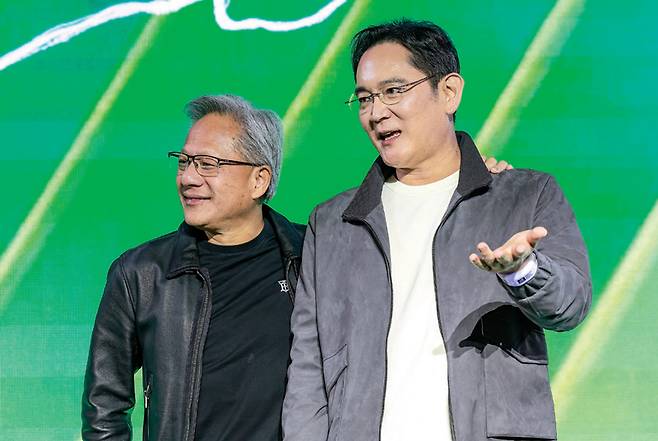 이재용 삼성전자 회장(오른쪽)과 젠슨 황 엔비디아 최고경영자 ⓒ연합뉴스