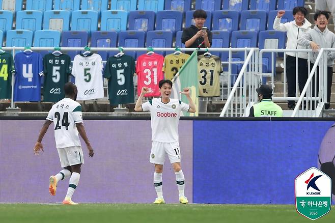 이시헌이 수원 삼성을 상대로 결승골을 넣고 세리머니하고 있다. /사진=한국프로축구연맹 제공