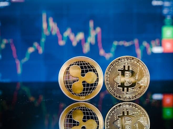 알리 마르티네즈가 9년 주기의 삼각형 패턴을 지적하며, XRP가 이 패턴을 돌파할 경우 8.50달러 수준까지 530% 급등할 것이라고 예측했다. 출처=유토이미지