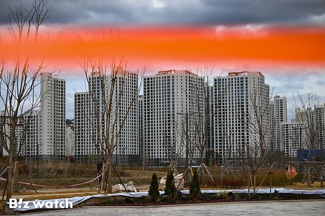 2월 말 준공 후 미분양 주택이 3만1307가구로 전월(2만9555가구) 대비 5.9% 늘어난 것으로 나타났다. 미분양 주택은 수도권이 1만7829가구(준공후 4292가구), 비수도권이 4만8379가구(준공후 2만7015가구)로 각각 집계됐다. 사진은 수도권의 선착순 분양 단지 모습./사진=이명근 기자 qwe123@