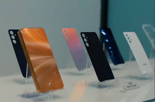 삼성전자 갤럭시 시리즈 금형. (삼성전자 뉴스룸 유튜브 갈무리)