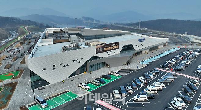 세종포천고속도로 ‘고삼호수 휴게소’ 전경 (사진=한국도로공사)