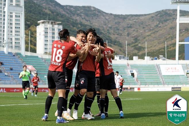 부산아이파크 선수단. /사진=한국프로축구연맹