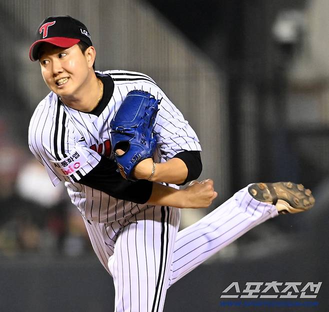 2일 잠실야구장에서 열린 KIA와 LG의 경기. LG 유영찬이 역투하고 있다. 잠실=허상욱 기자wook@sportschosun.com/2026.04.02/