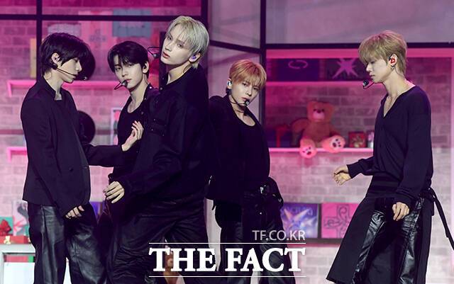 그룹 투모로우바이투게더의 여덟 번째 미니앨범 '7TH YEAR: 가시덤불에 잠시 바람이 멈췄을 때'에는 총 6곡이 수록됐다. /박상민 기자