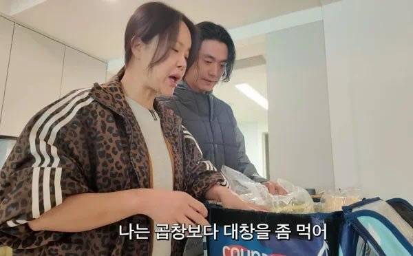 백지영 부부가 쿠팡 프레시백을 사용하는 모습. 유튜브