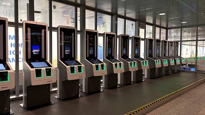 유럽연합(EU)이 새로 도입한 출입국 관리 시스템 'EES'(European Entry / Exit System). 사진=취리히 공항