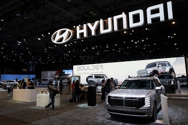 지난 2일(현지 시간) 미국 뉴욕에서 열린 뉴욕 국제 오토쇼 현대차 전시관에 ‘볼더 콘셉트’ 등 현대차들이 전시돼 있다. 사진=뉴시스