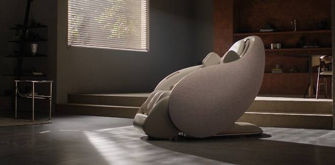 세라젬이 바디프랜드를 제치고 매출 기준 업계 1위를 5년 연속 유지했다./사진은 세라젬 파우제 M8 Fit./사진=세라젬